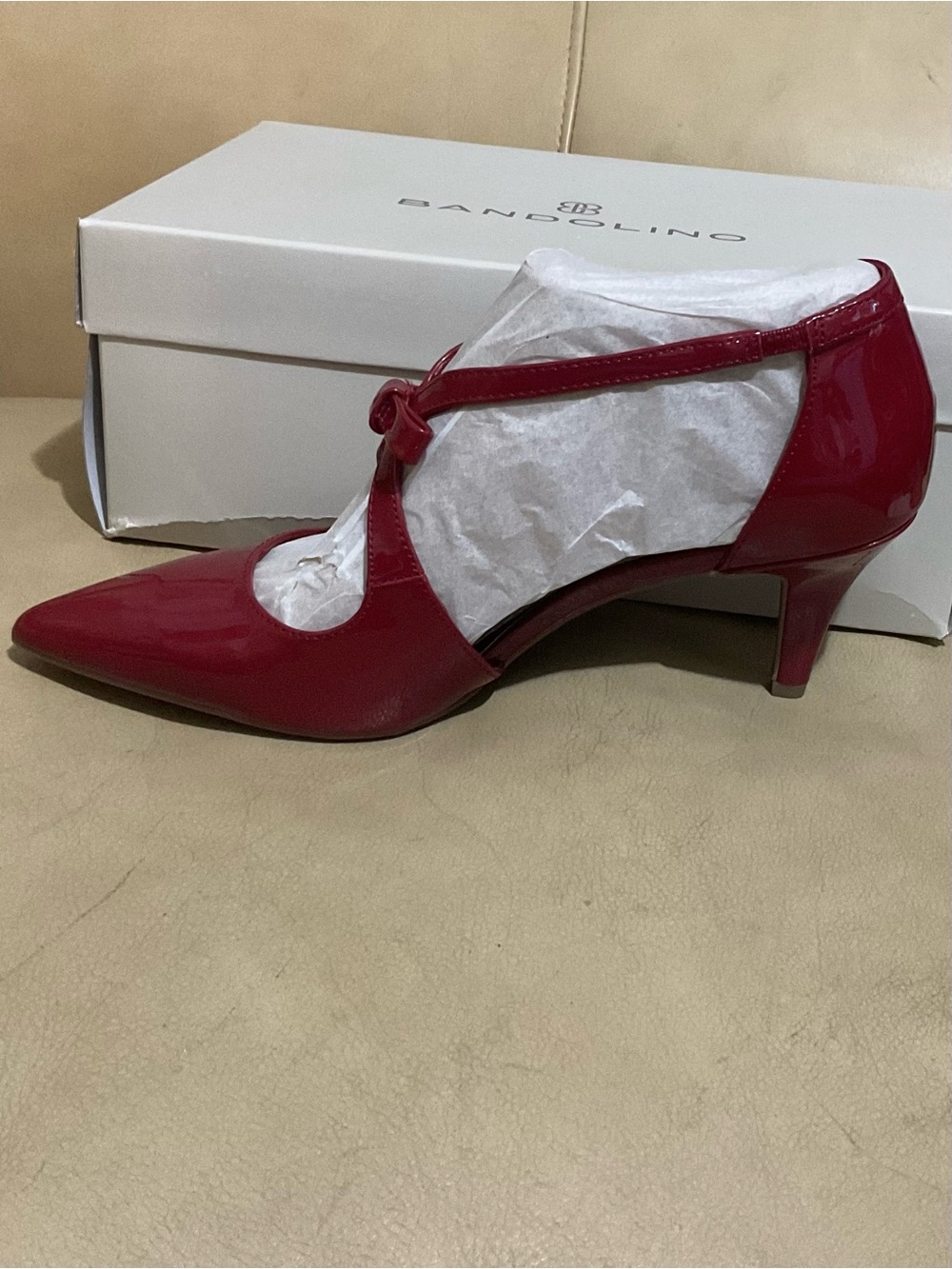 Bandolino Zeffer3 Red Patent T-Strap Bow Pointed Toe Kitten Heels 7.5M - Picture 4 of 8
